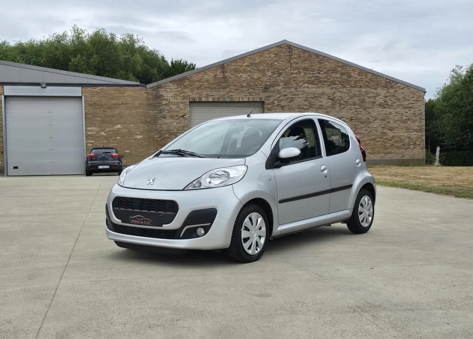 Peugeot 107 Autom. 1.0i Ess ** 1er Prop. 15.000 km ** Airco Gris - 2
