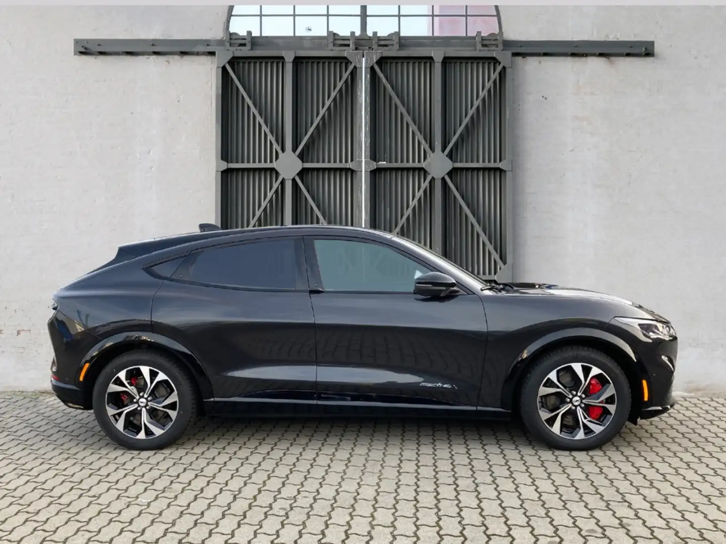 Ford Mustang Mach-E AWD 99 kWh TP2 Panorama *sofort* Gris - 2