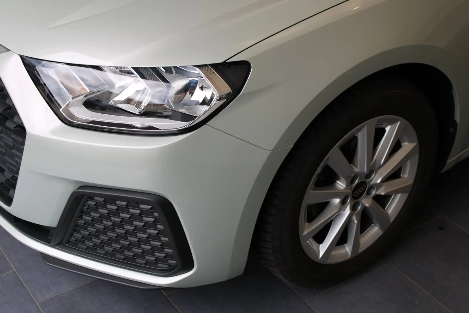 Audi A1 25 TFSI Silber - 2