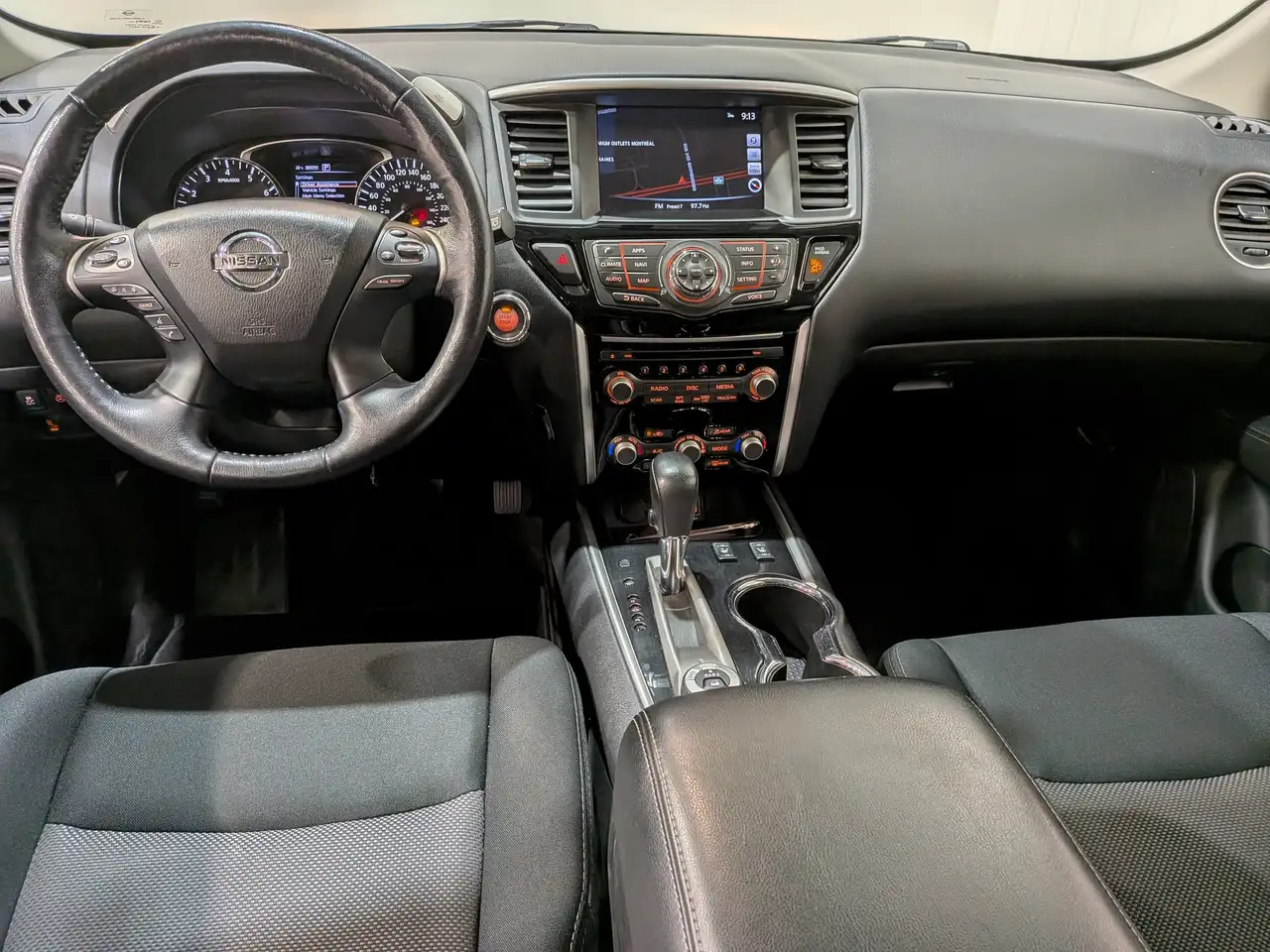 Nissan Pathfinder photo Nissan Pathfinder