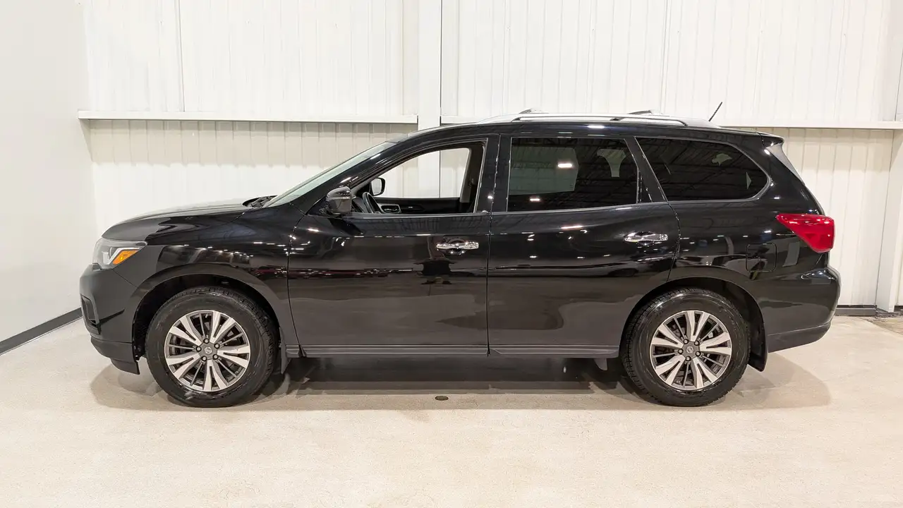 Nissan Pathfinder photo Nissan Pathfinder