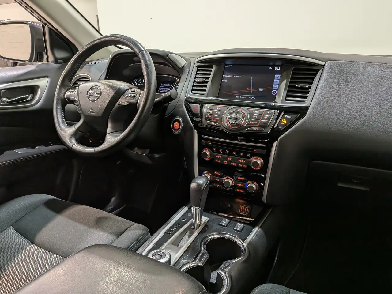 Nissan Pathfinder photo Nissan Pathfinder