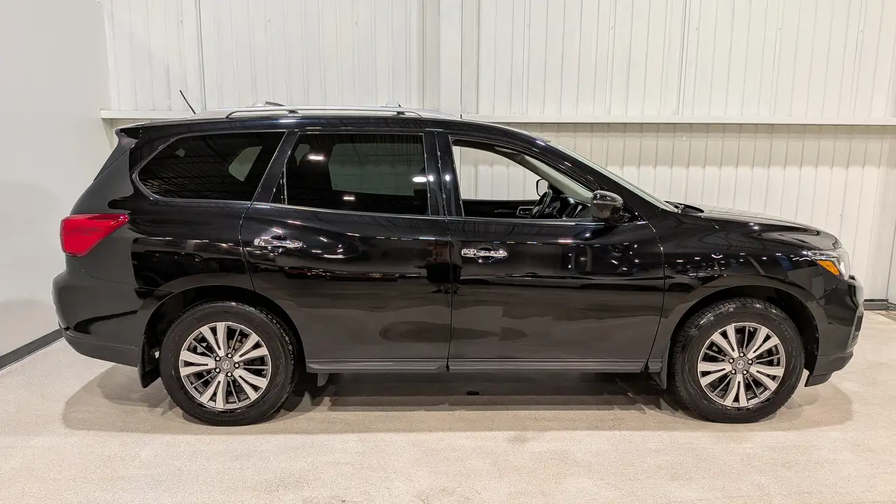 Nissan Pathfinder photo Nissan Pathfinder