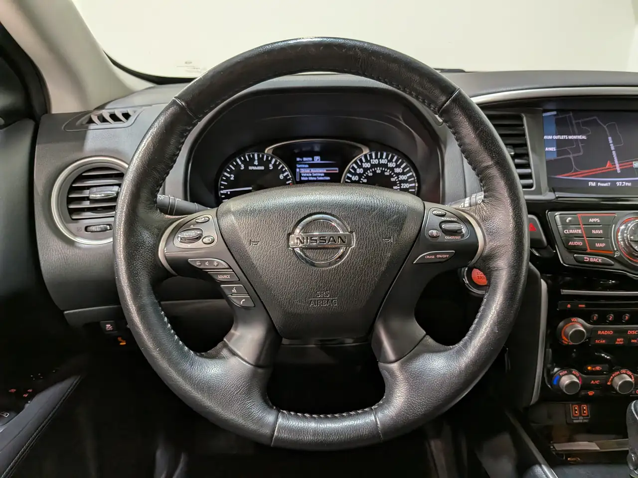 Nissan Pathfinder photo Nissan Pathfinder