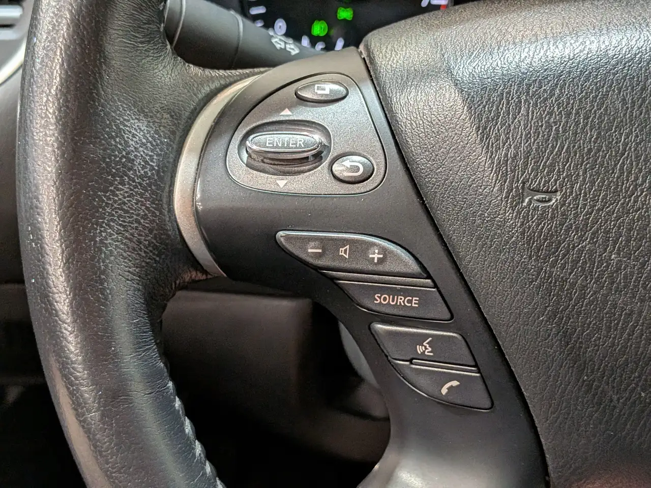 Nissan Pathfinder photo Nissan Pathfinder