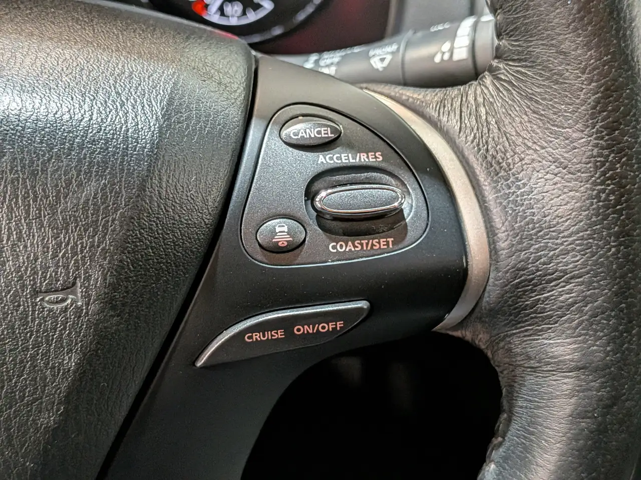 Nissan Pathfinder photo Nissan Pathfinder