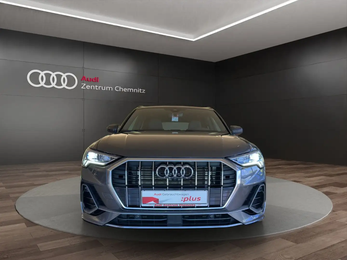 Audi Q3 45 TFSI e S tr. S LINE+360°+NAVI PLUS+ALCNTRA Grijs - 2