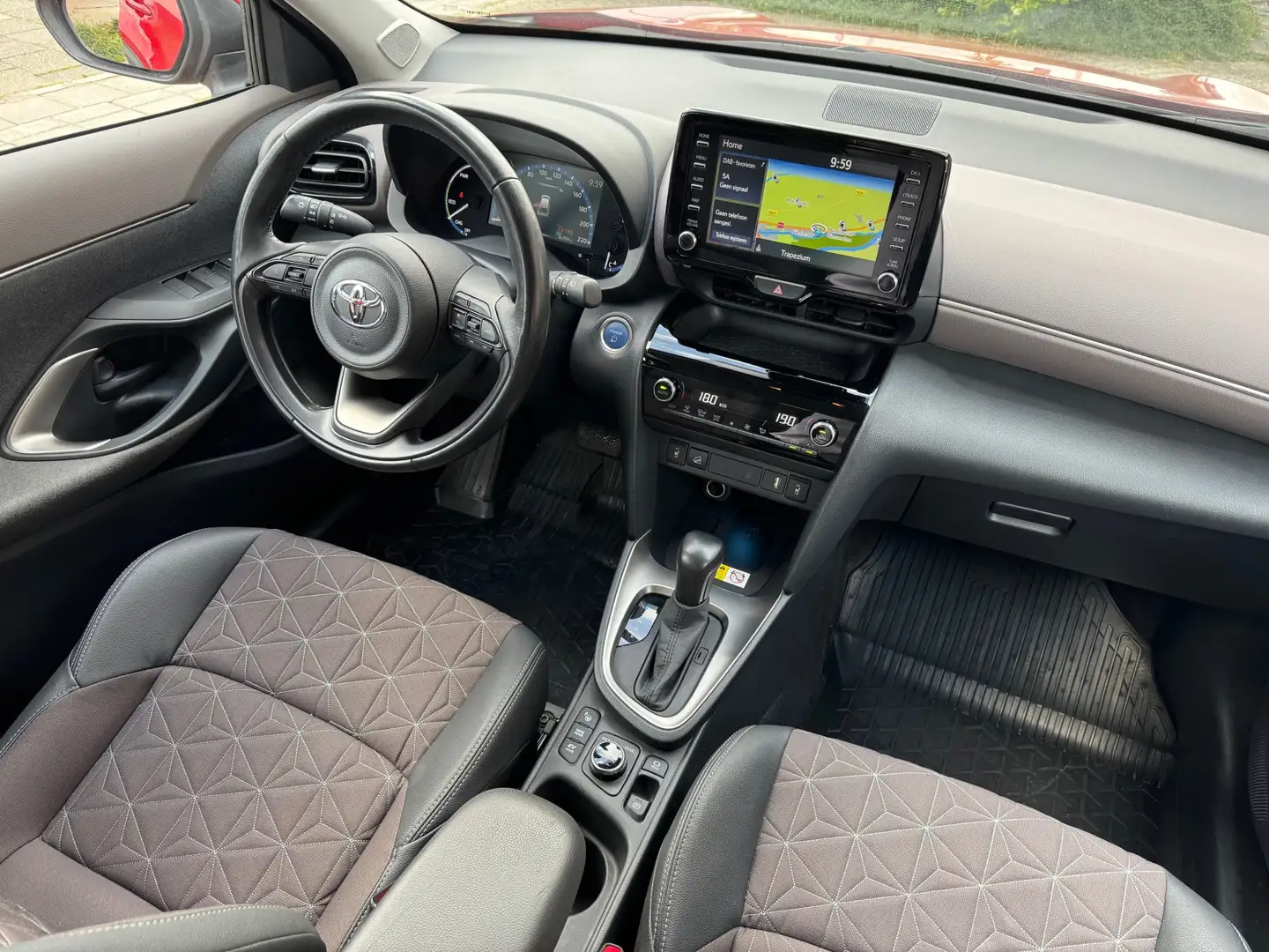 Toyota Yaris Cross 1.5 92pk AUT hybrid AWD Executive | Dodehoeksensor Rood - 2
