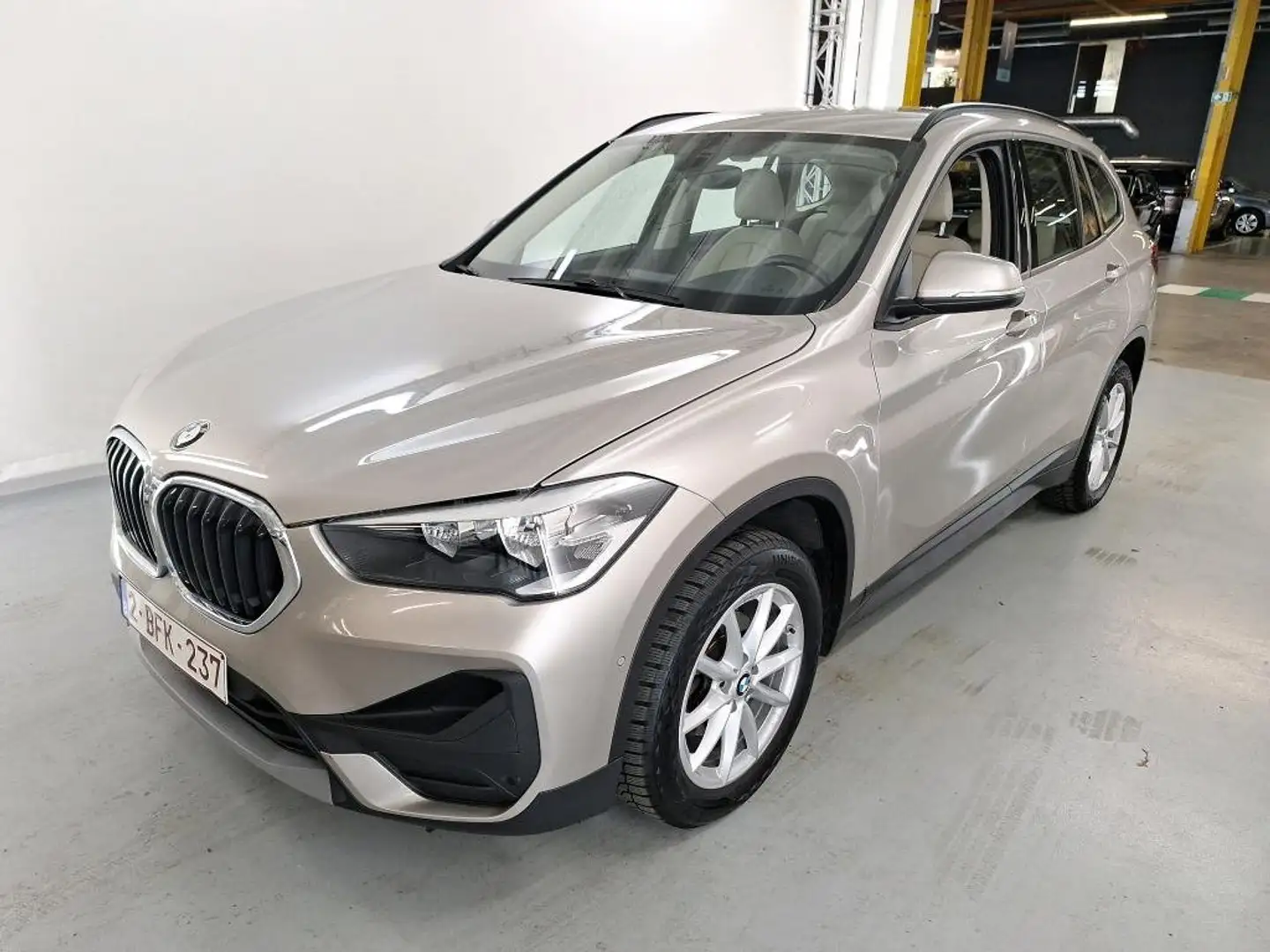 BMW X1 16dA SDrive **NAVI PRO-CUIR-CRUISE-PARKING** Beige - 2