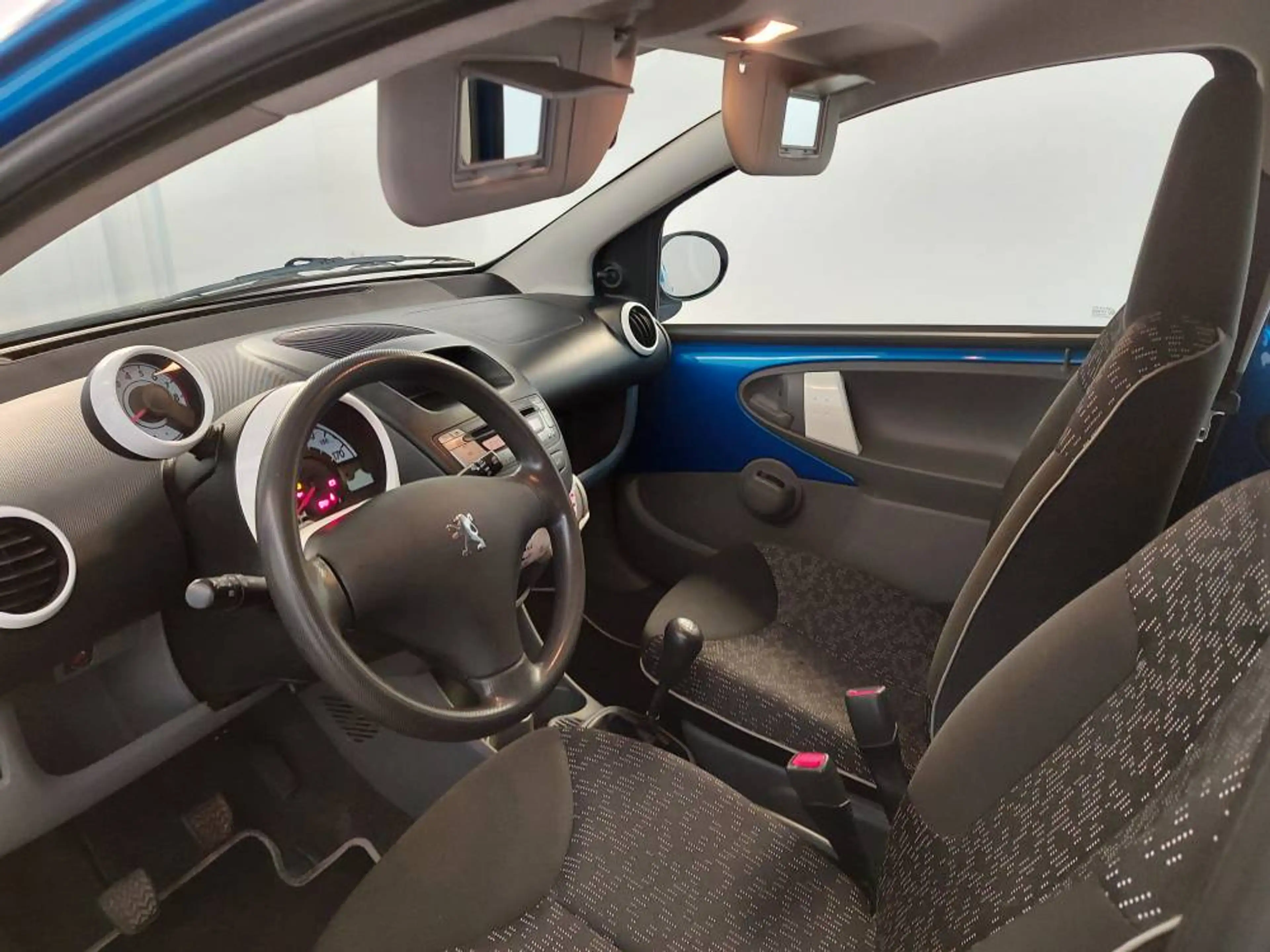 Peugeot 107 — photo 15