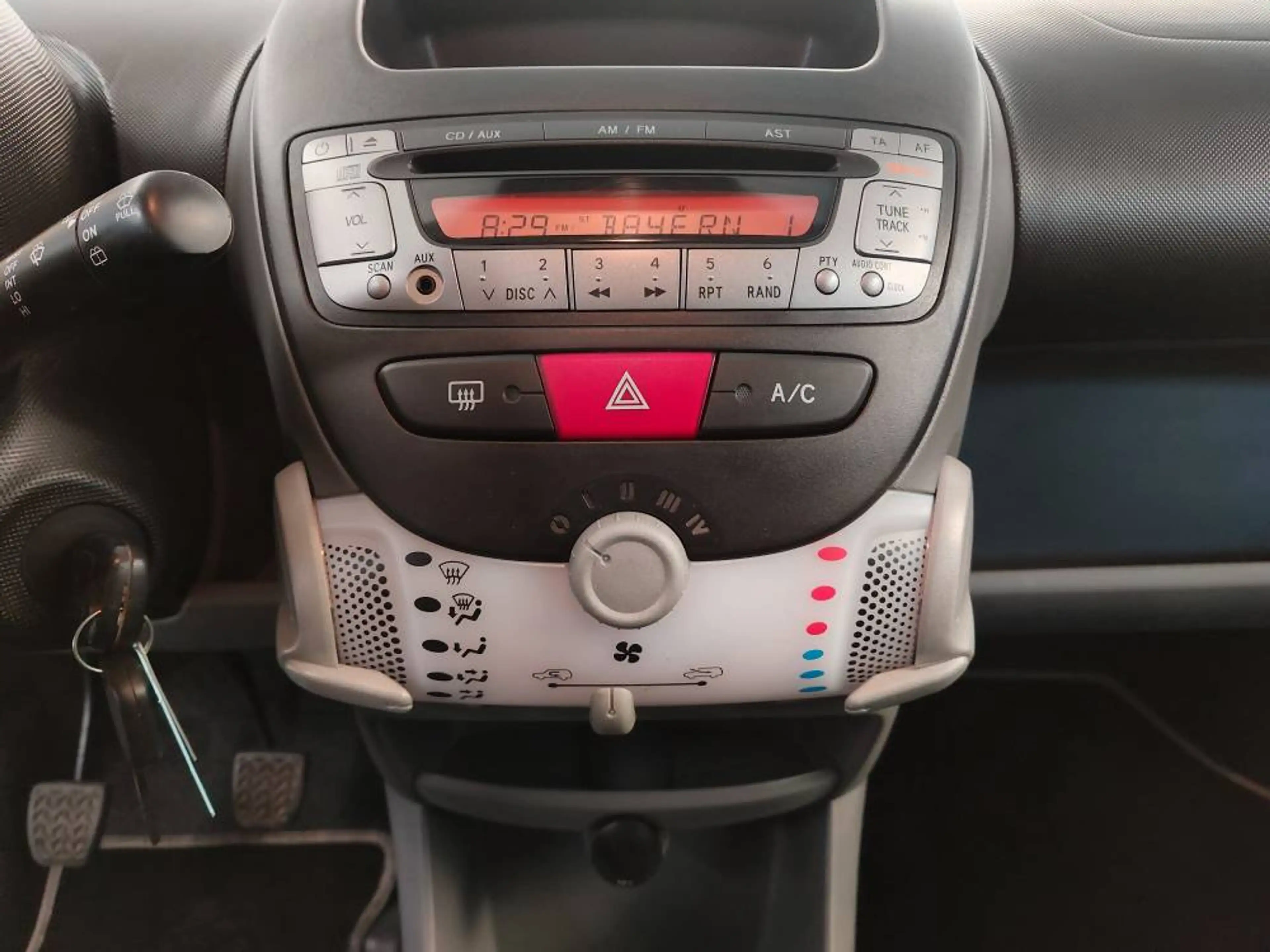 Peugeot 107 — photo 14