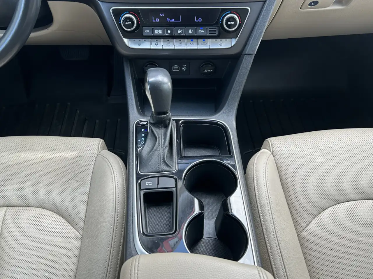 Hyundai SONATA снимка Hyundai SONATA