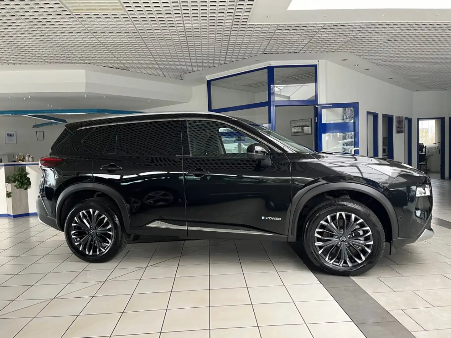 Nissan X-Trail 1.5 VC-T e-POWER e-4ORCE Tekna+Premium Schwarz - 2