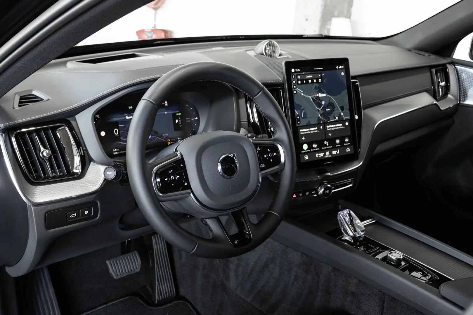 Volvo XC60 T6 Plug-in hybrid AWD Ultra Black Edition | Bowers Noir - 2