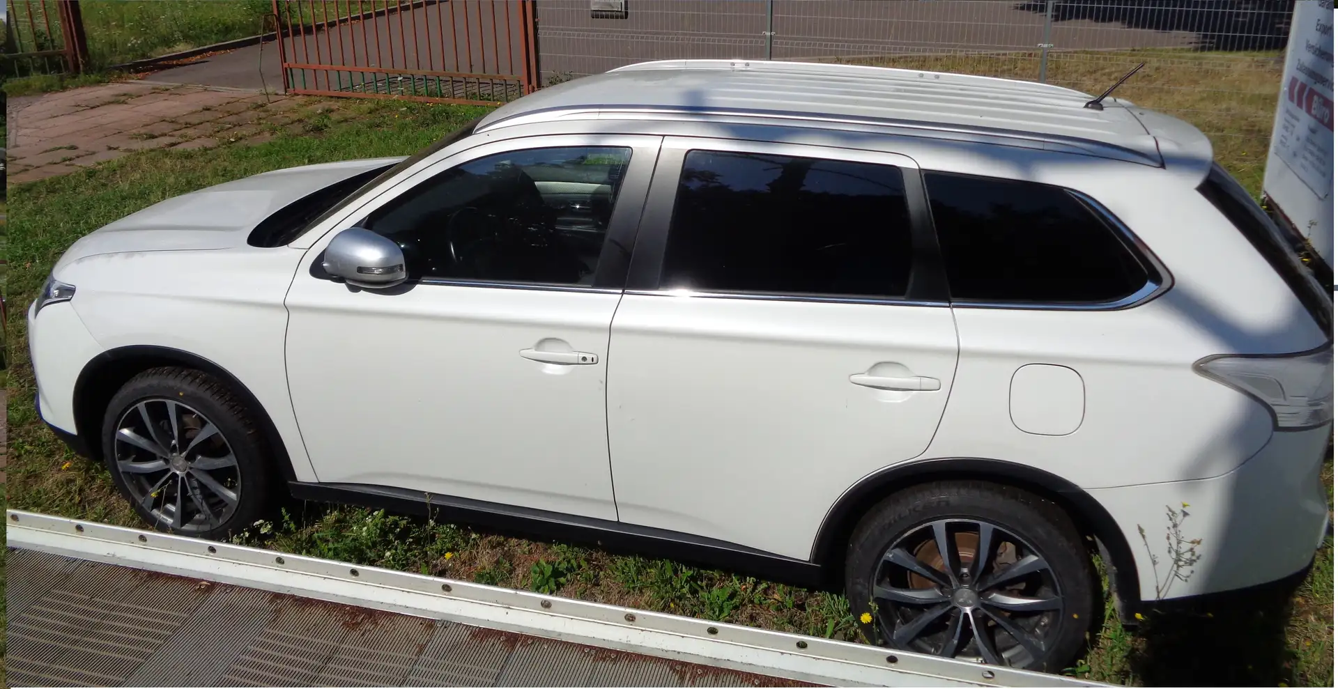 Mitsubishi Outlander 2.2 DI-D 4WD Top Alb - 2