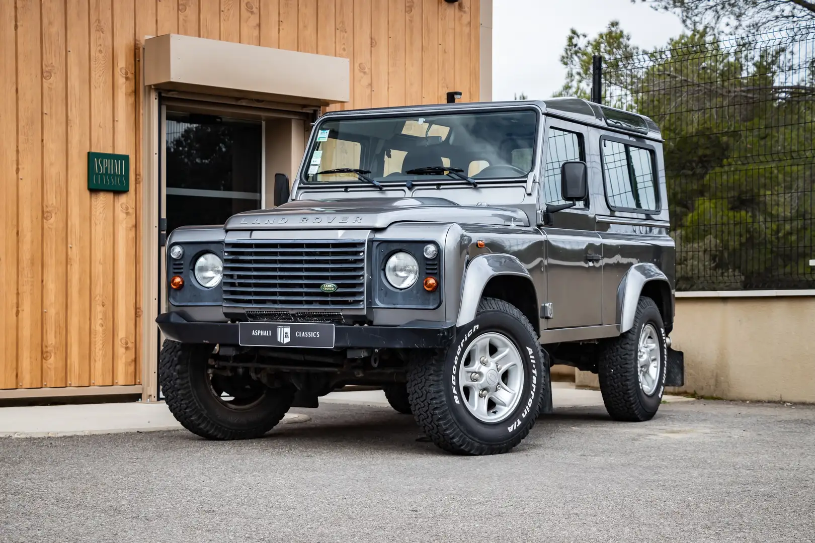 Land Rover Defender 90 TD4 HARD TOP Gris - 1