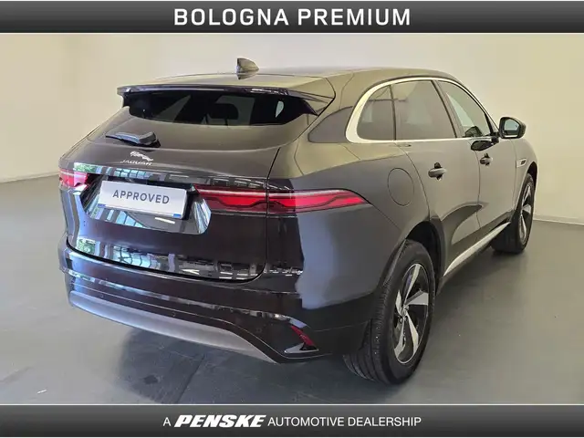 Jaguar F-Pace view 2