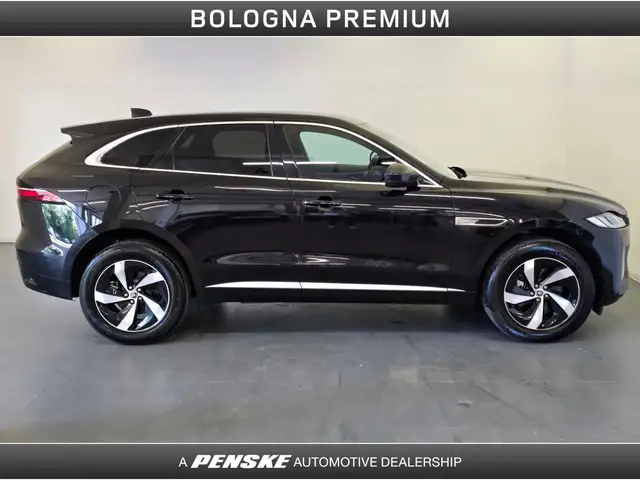 Jaguar F-Pace view 6