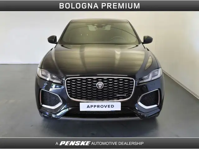 Jaguar F-Pace view 8