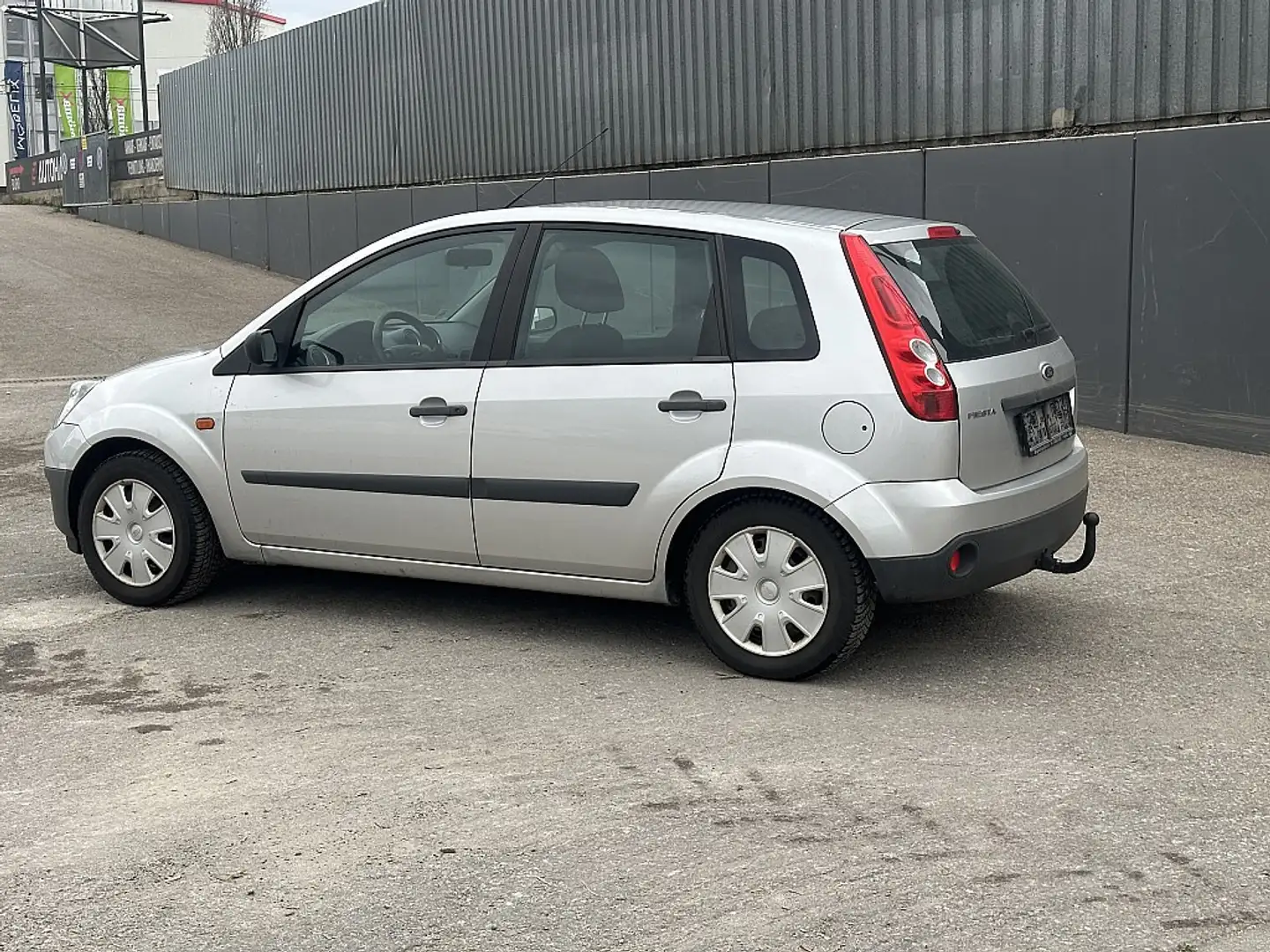 Ford Fiesta Ambiente 1,25 16V Grau - 2