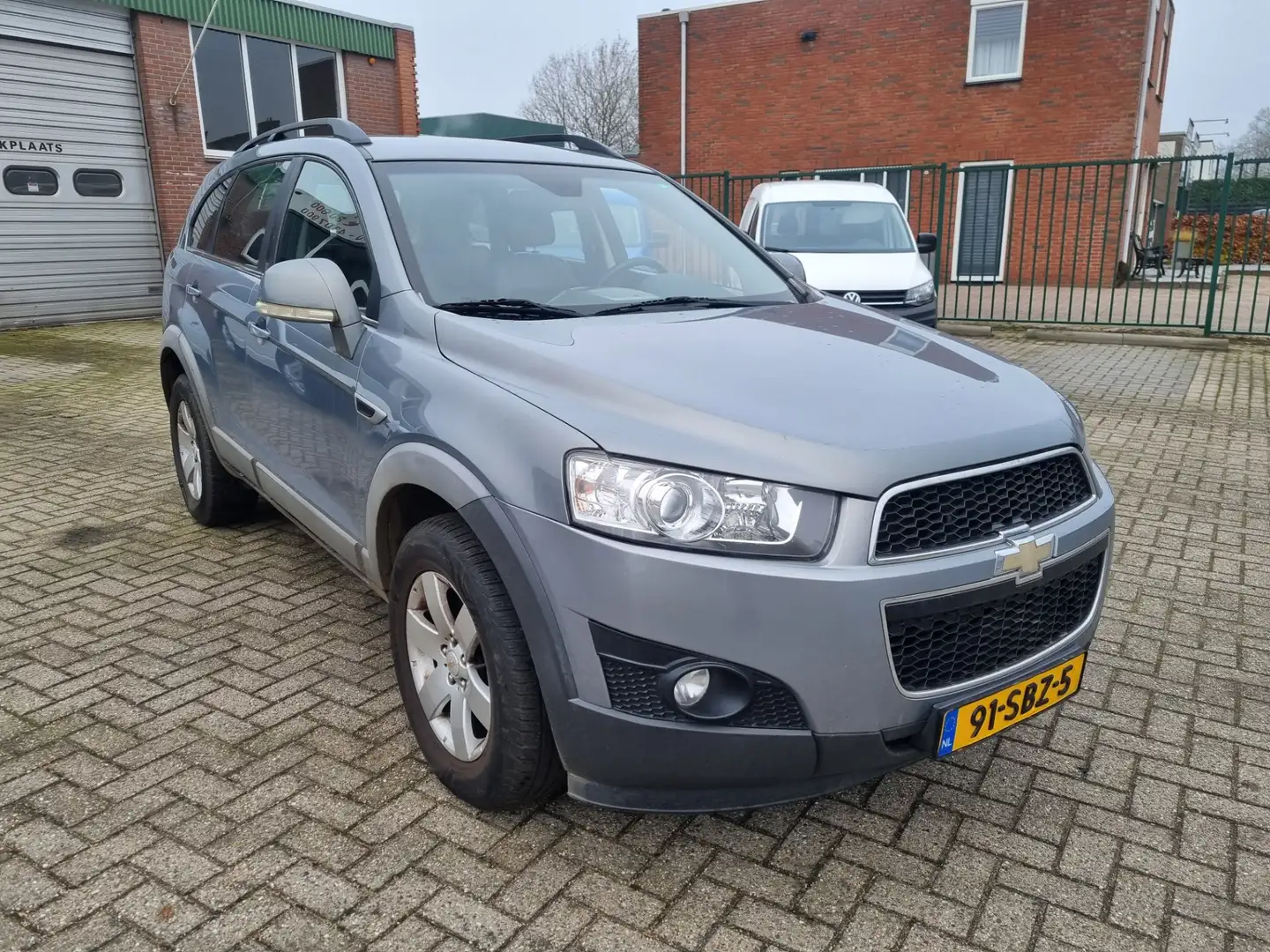 Chevrolet Captiva 2.4i LT 2WD EXPORT Grijs - 2