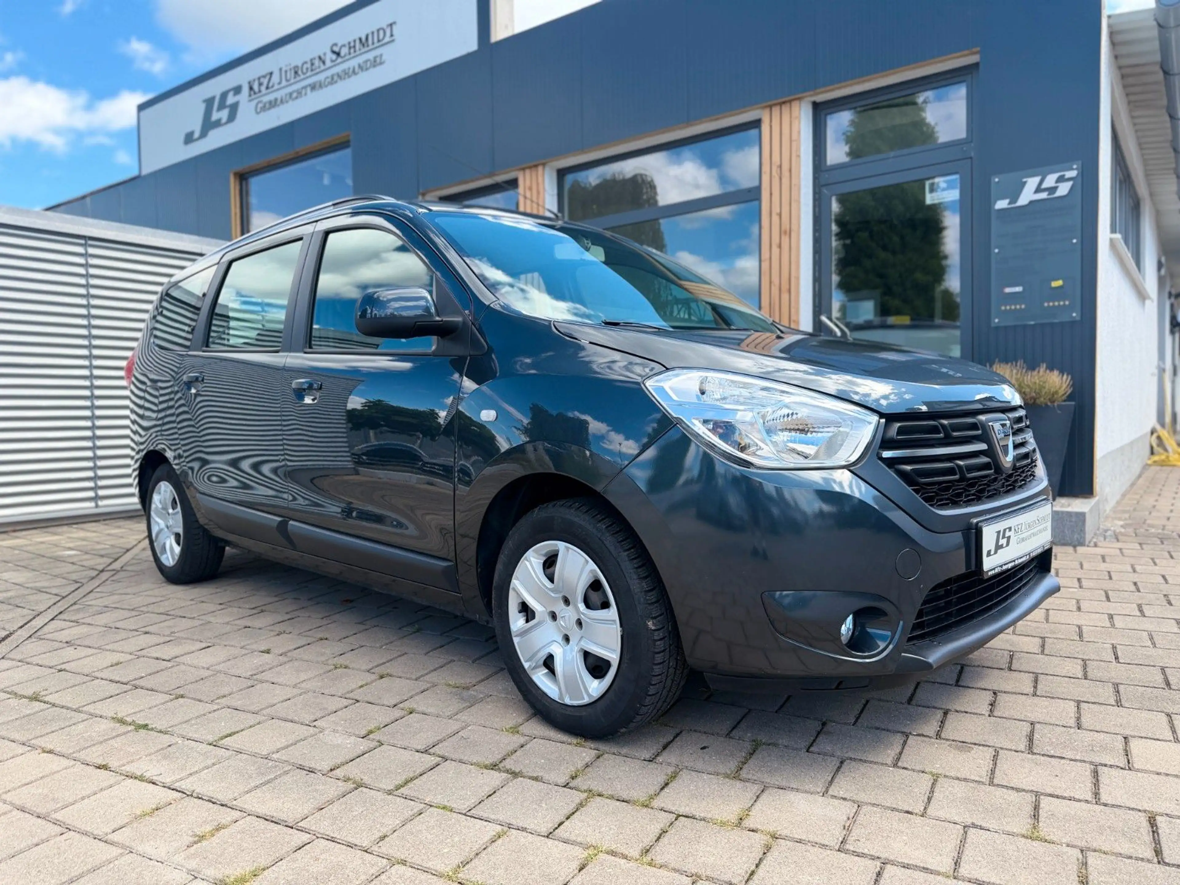 Dacia Lodgy 1,6 SCe Comfort Klima 7 Sitzer 1.Hand — photo 2
