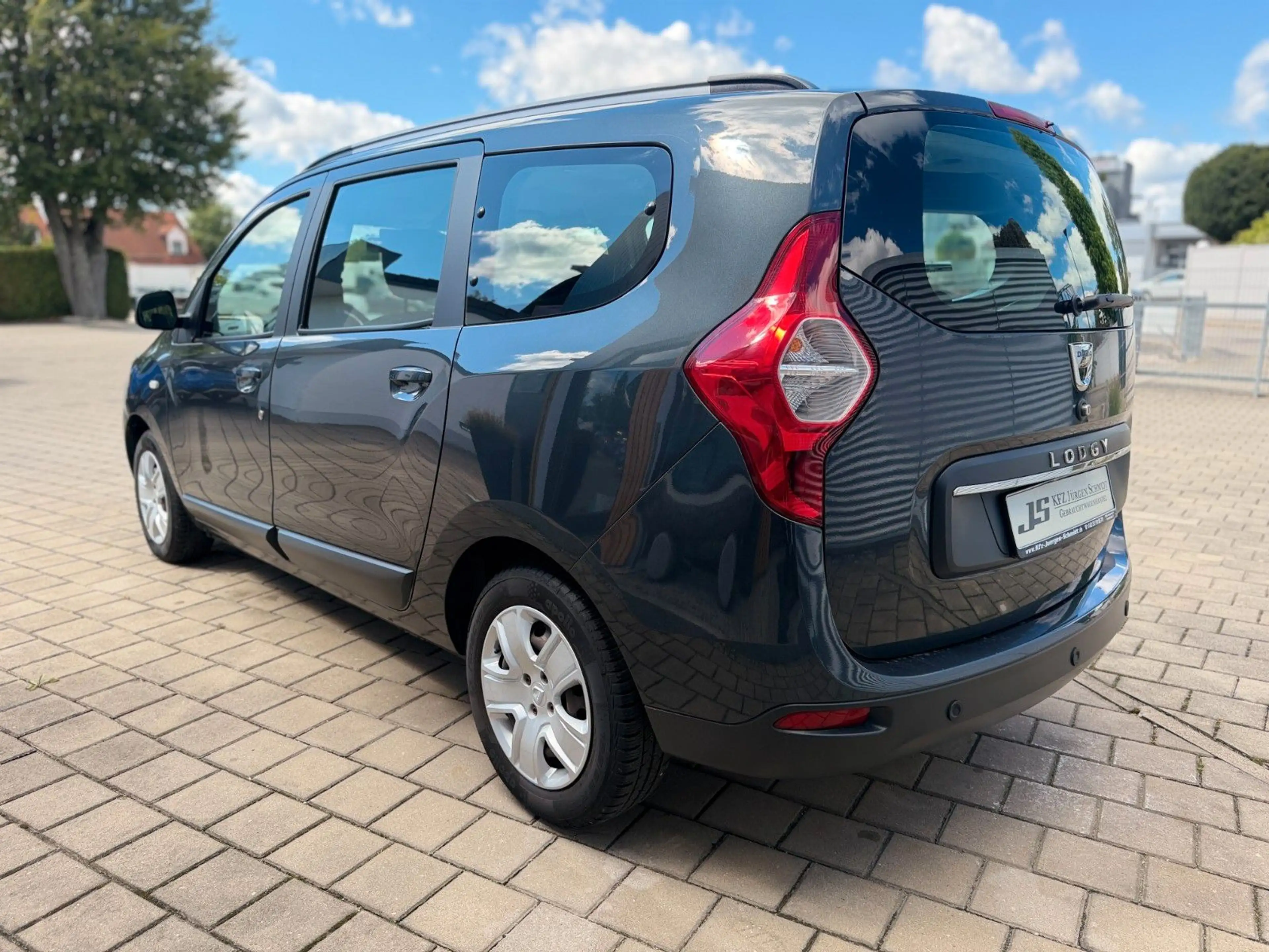 Dacia Lodgy 1,6 SCe Comfort Klima 7 Sitzer 1.Hand — photo 4