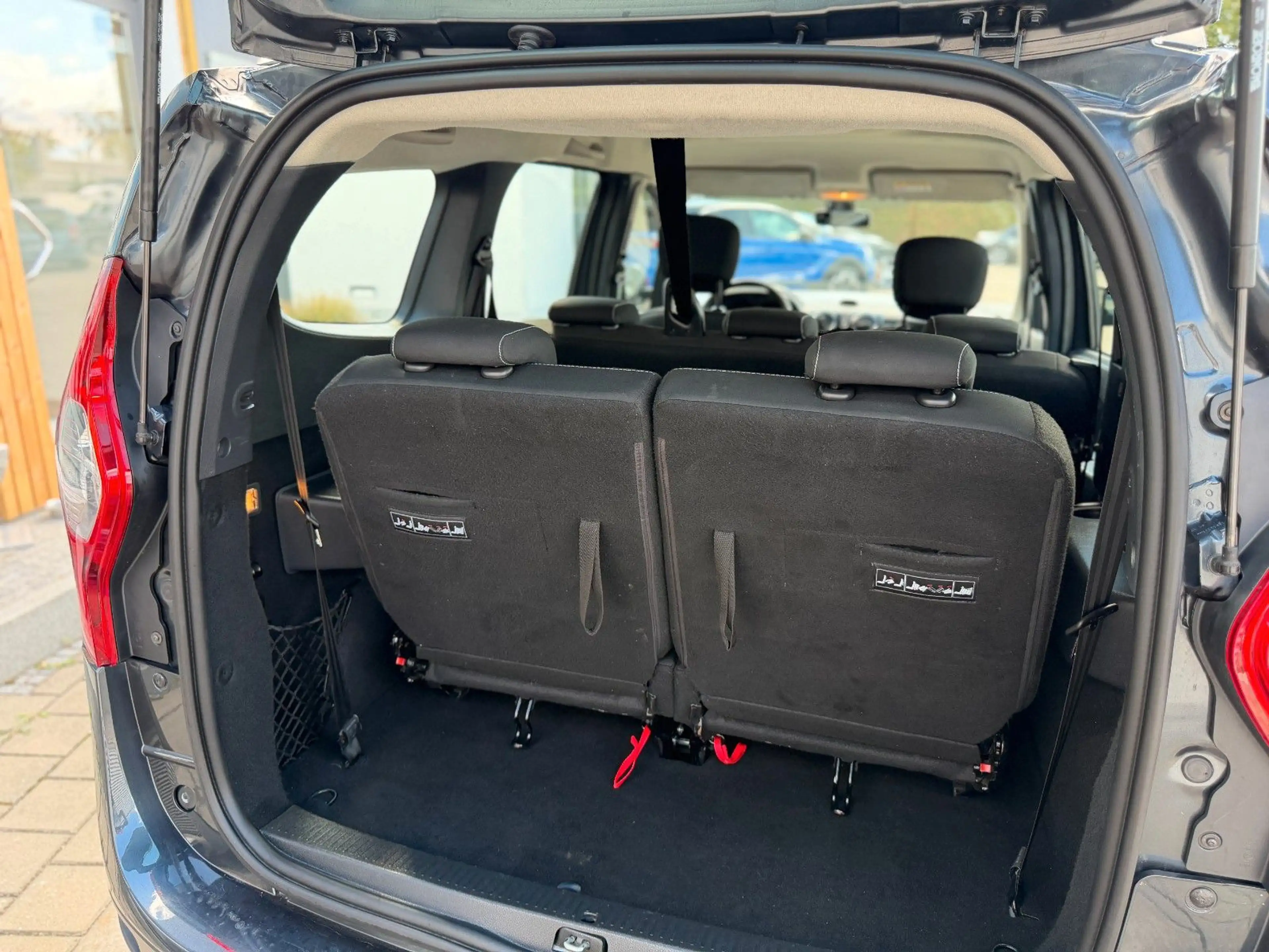 Dacia Lodgy 1,6 SCe Comfort Klima 7 Sitzer 1.Hand — photo 6