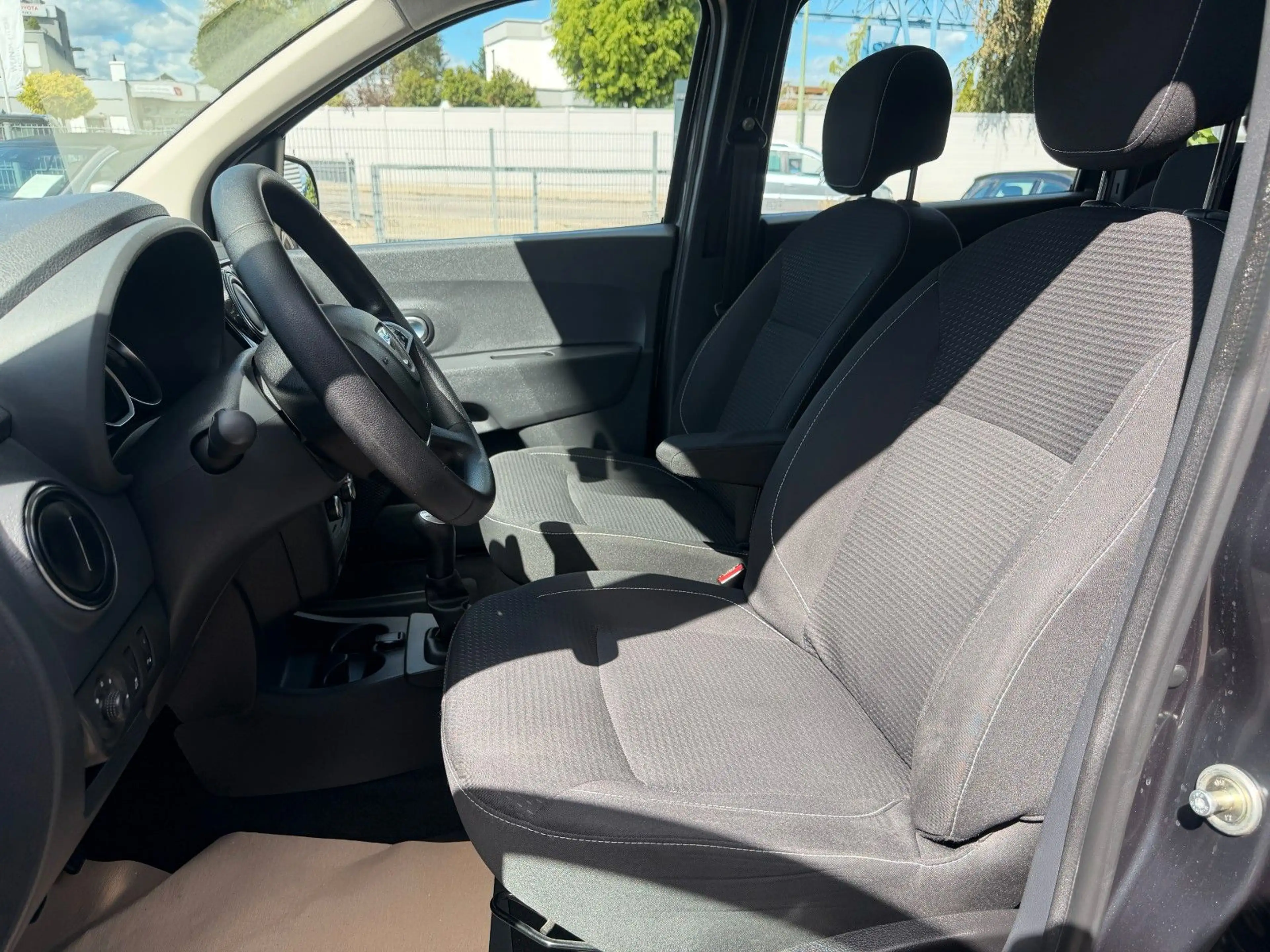 Dacia Lodgy 1,6 SCe Comfort Klima 7 Sitzer 1.Hand — photo 11