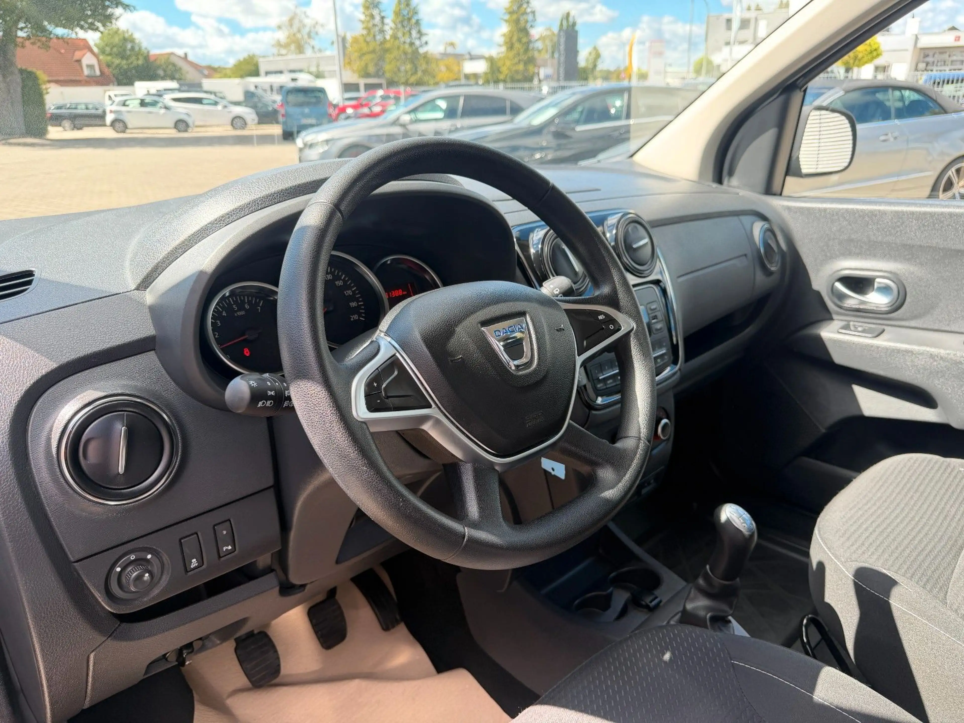 Dacia Lodgy 1,6 SCe Comfort Klima 7 Sitzer 1.Hand — photo 12