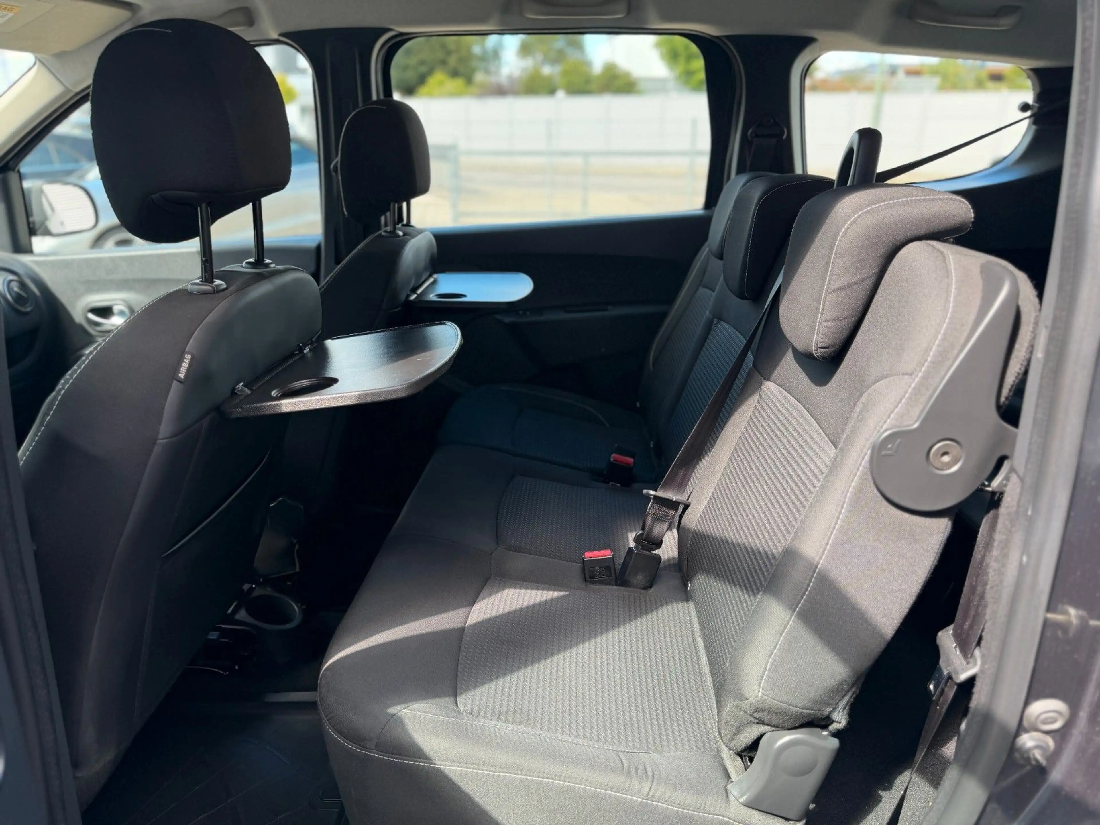 Dacia Lodgy 1,6 SCe Comfort Klima 7 Sitzer 1.Hand — photo 14