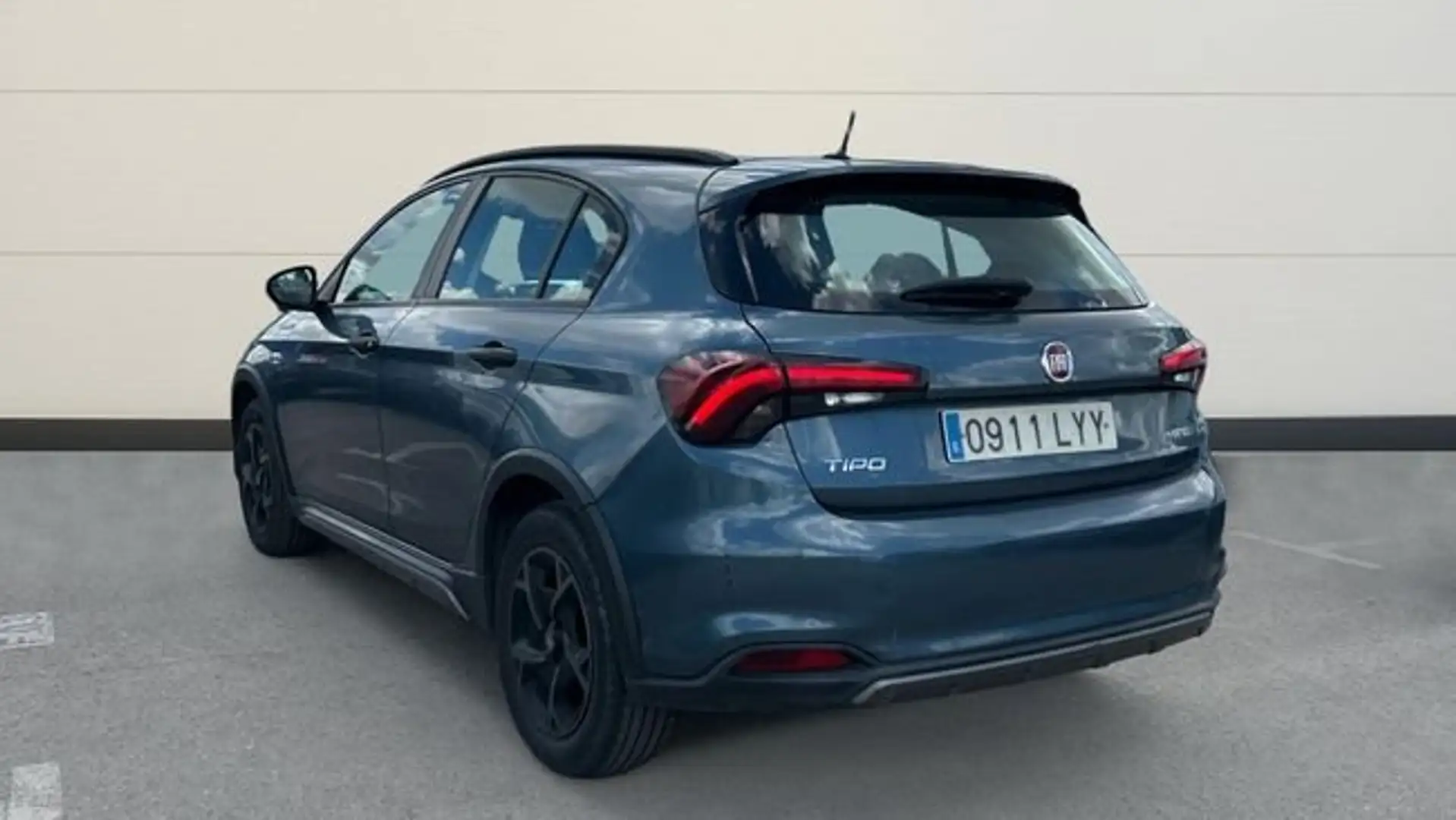 Fiat Tipo 1.5 HYBRID MHEV DCT CROSS 130 5P Gris - 2