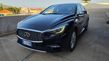 Q30 1.5d Premium Tech Gallery White 109cv
