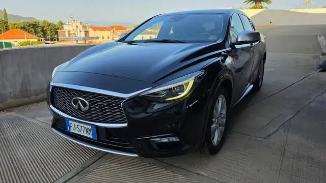 Infiniti Q30 Q30 1.5d Premium Tech Gallery White 109cv