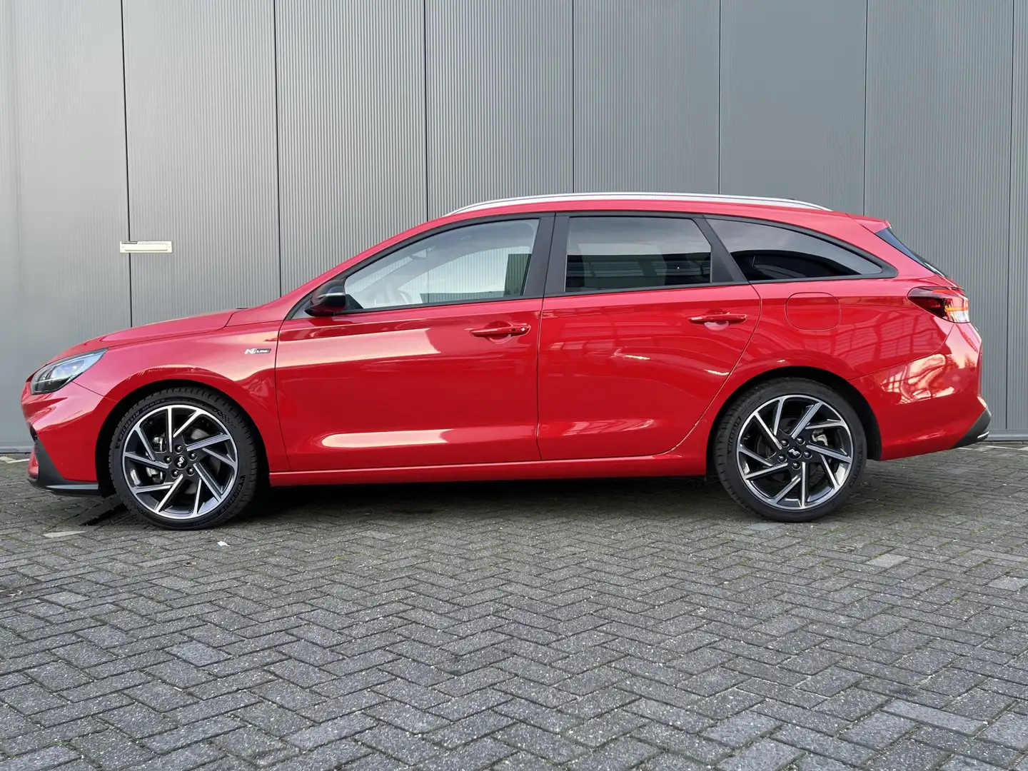 Hyundai i30 Wagon 1.5 T-GDi 160pk N-Line Automaat | Leder | Ca Rood - 2