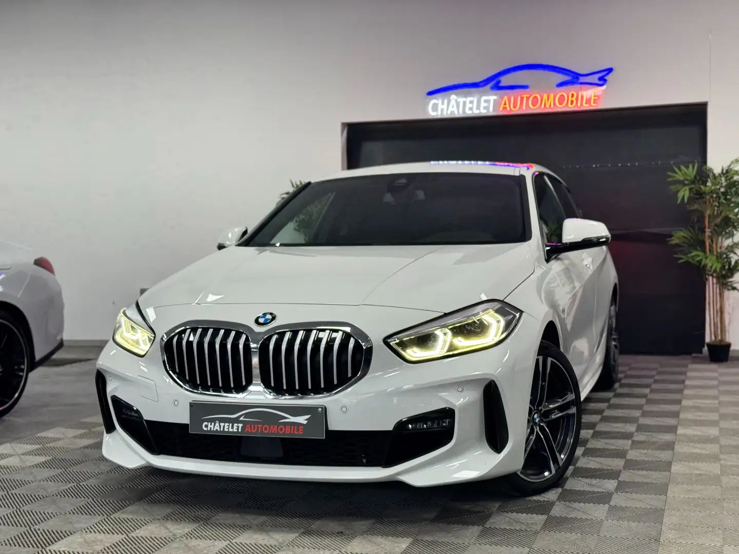 BMW 118 I Pack M état neuf Garantie 12 mois Blanc - 1
