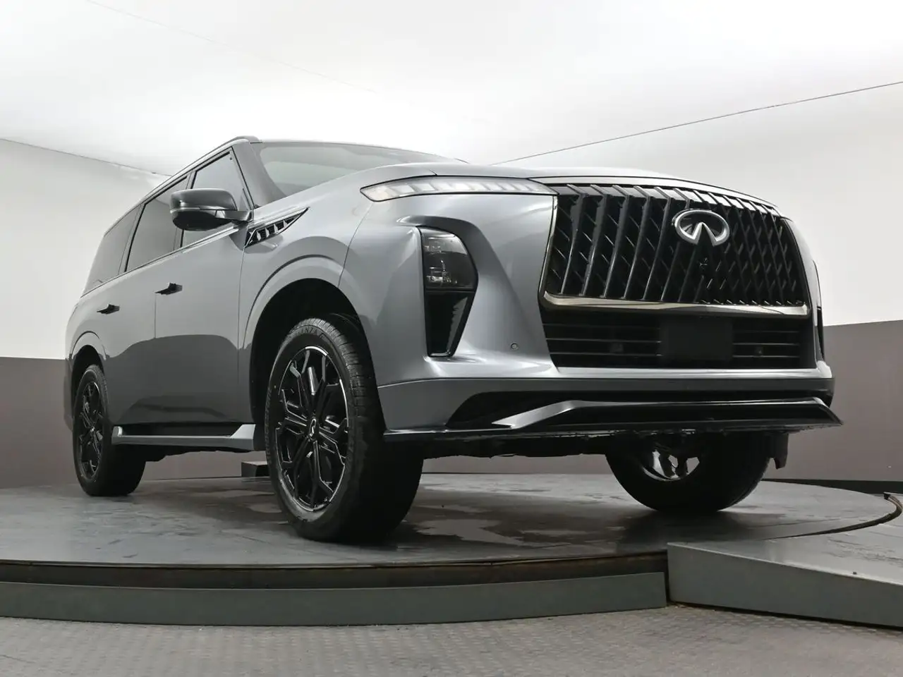 Infiniti QX80 снимка Infiniti QX80
