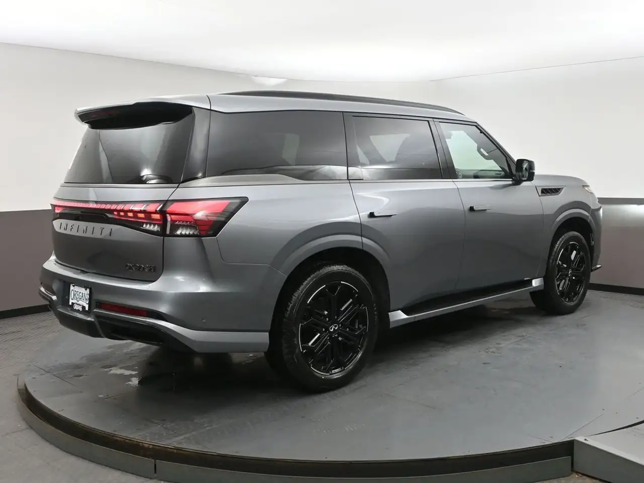 Infiniti QX80 снимка Infiniti QX80