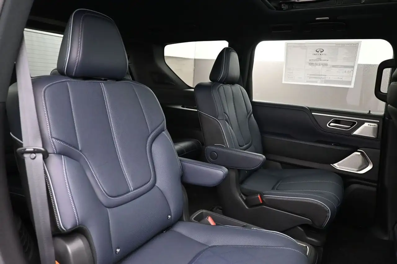 Infiniti QX80 снимка Infiniti QX80