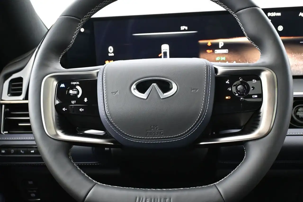Infiniti QX80 снимка Infiniti QX80