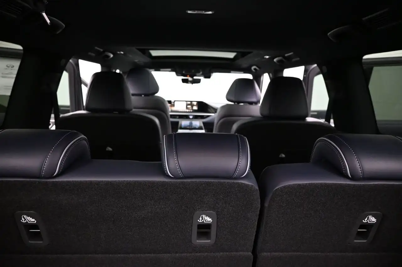 Infiniti QX80 снимка Infiniti QX80