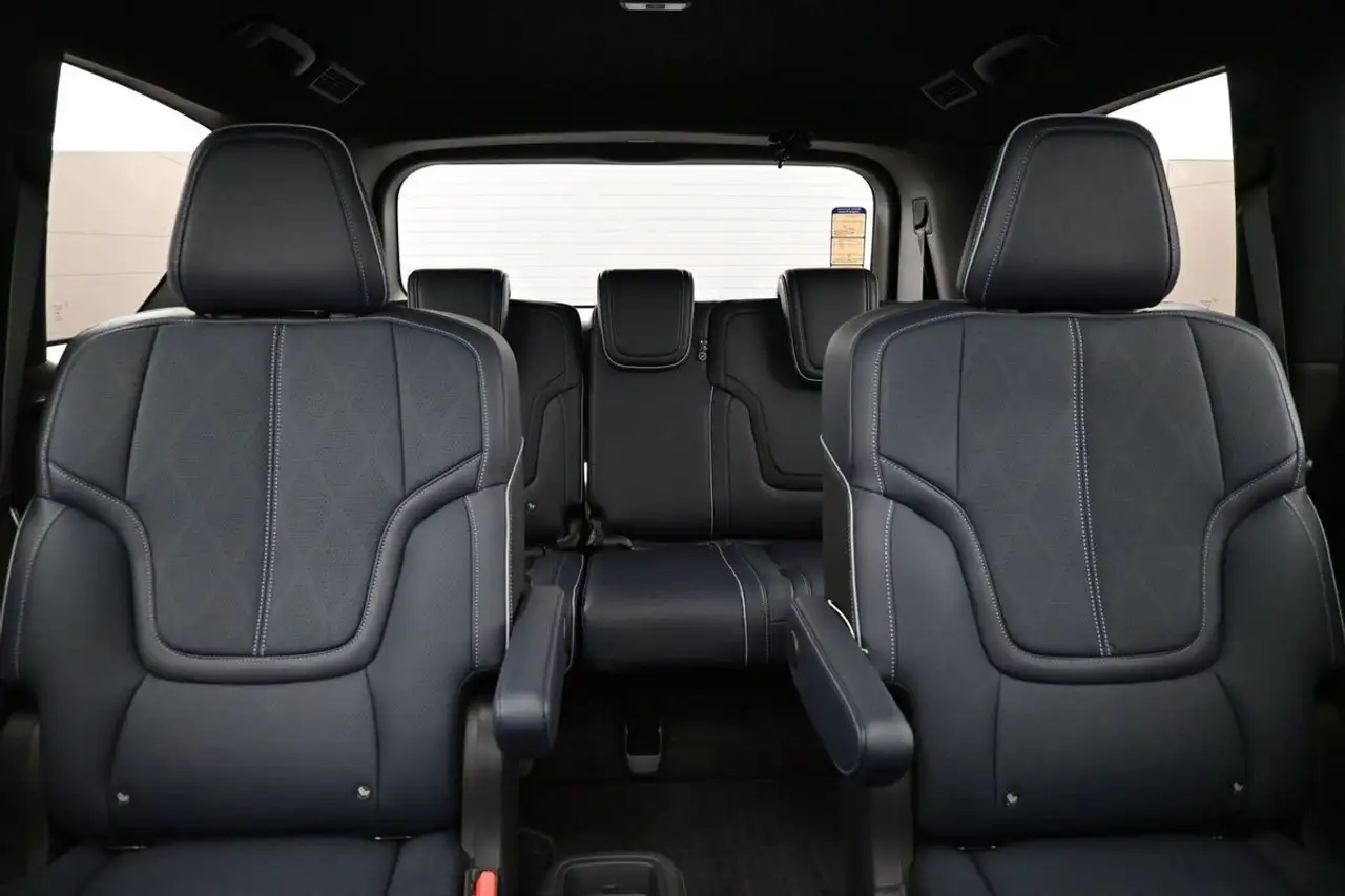 Infiniti QX80 снимка Infiniti QX80