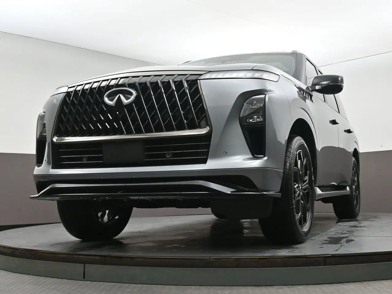 Infiniti QX80 снимка Infiniti QX80