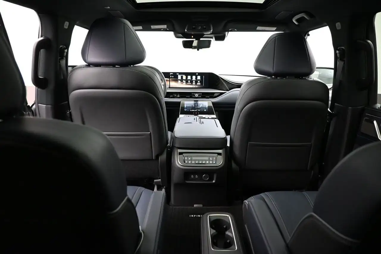 Infiniti QX80 снимка Infiniti QX80