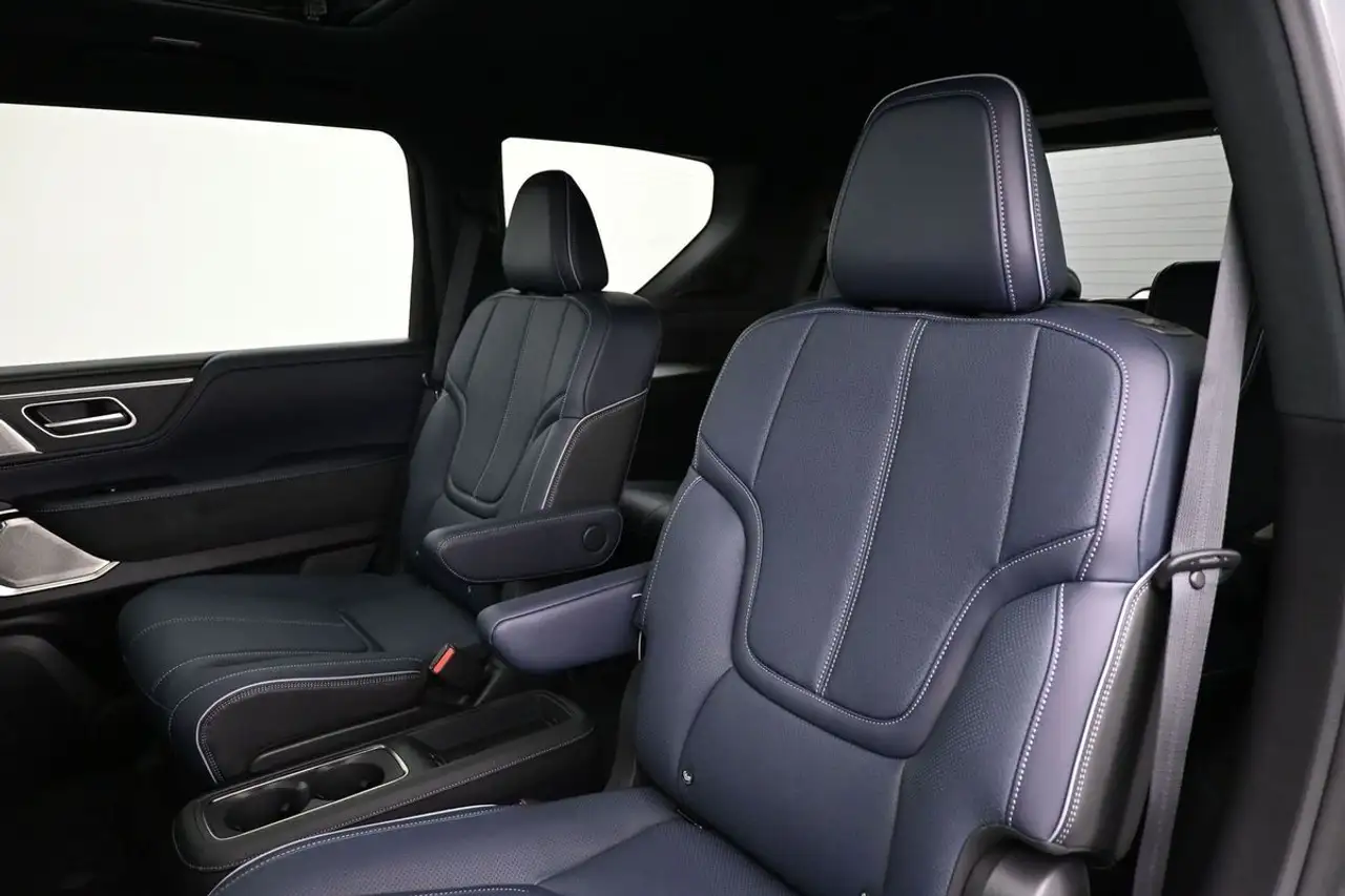 Infiniti QX80 снимка Infiniti QX80