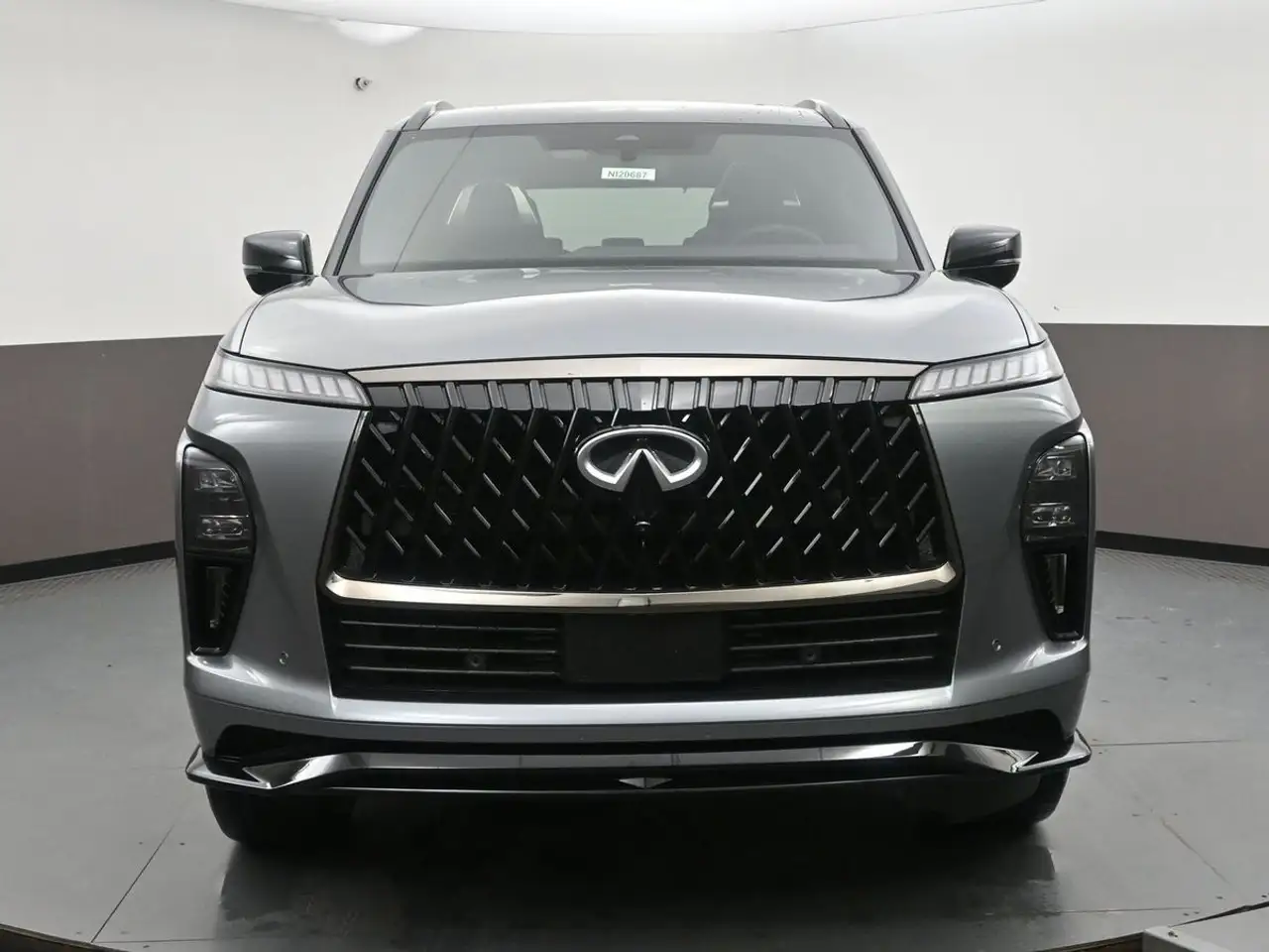 Infiniti QX80 снимка Infiniti QX80