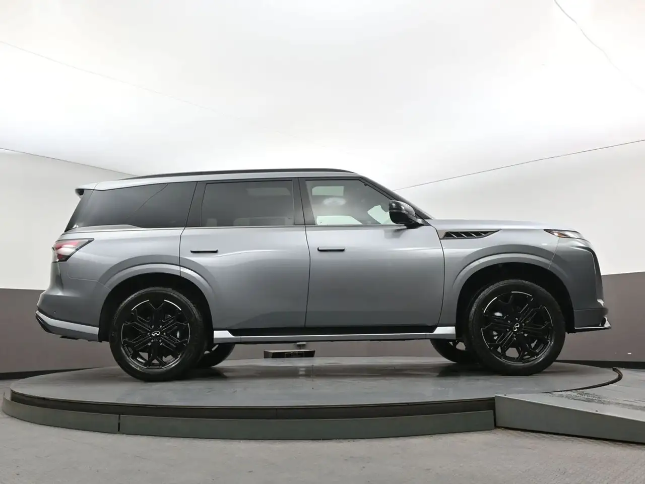 Infiniti QX80 снимка Infiniti QX80