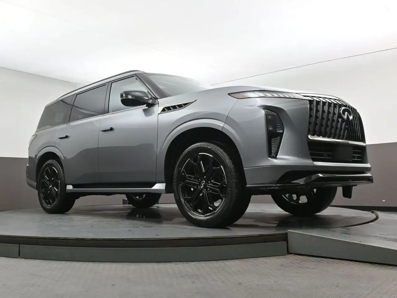 Infiniti QX80 снимка Infiniti QX80