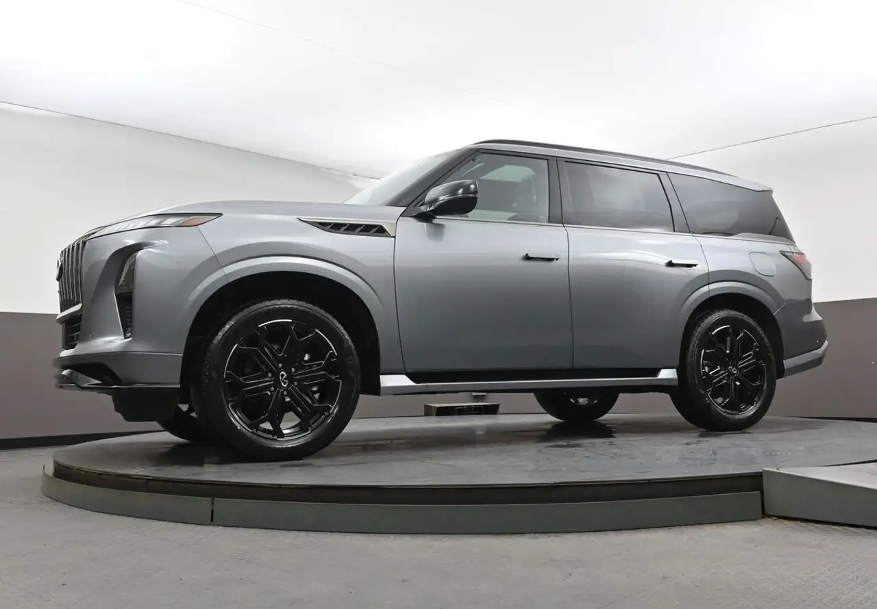 Infiniti QX80 снимка Infiniti QX80