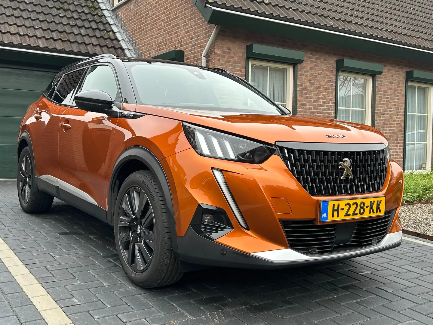 Peugeot 2008 2008 1.2 PureTech GT-Line Oranje - 2